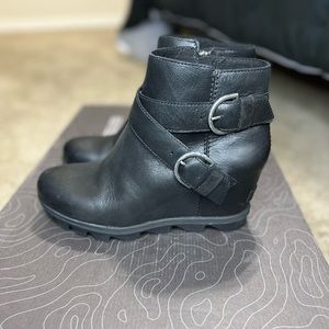 Sorel Joan Of Arctic Wedge II Buckle Bootie size 8